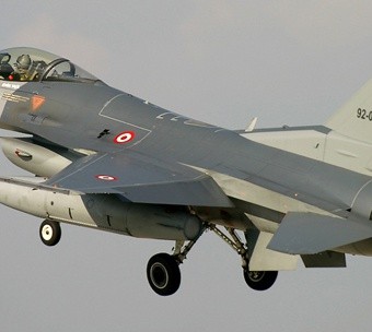 f-16lar-yine-suriye-ucagi-icin-havalandi-52af5774d45c7